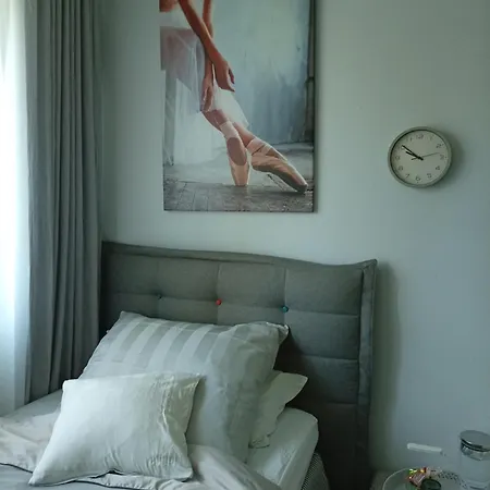 Deluxe Einzelzimmer Nur Fuer Max 1 Nacht Buchbar Abends Rein Morgens Raus Bielefeld