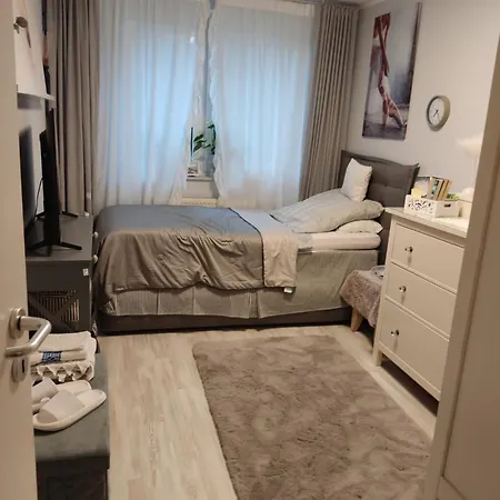 Deluxe Einzelzimmer Nur Fuer Max 1 Nacht Buchbar Abends Rein Morgens Raus Oda ve Kahvaltı Bielefeld