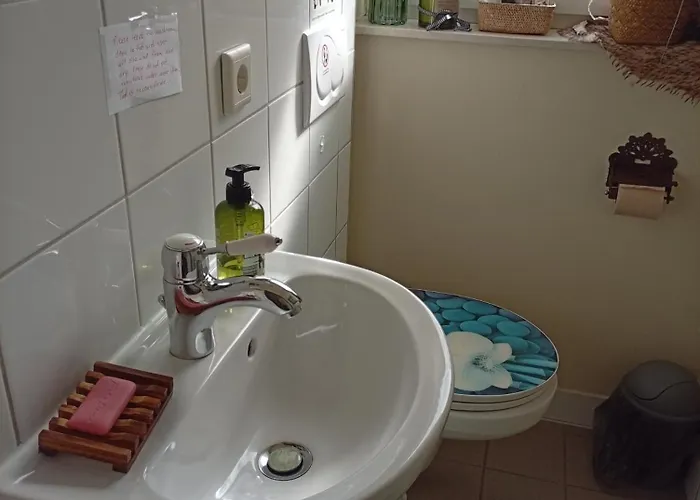 Deluxe Einzelzimmer Nur Fuer Max 1 Nacht Buchbar Abends Rein Morgens Raus *